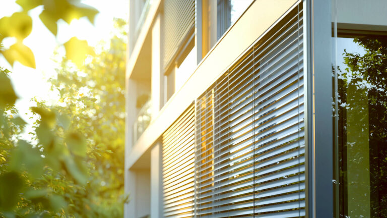 Hitzeschutz für Stuttgarter Immobilien: Effektive Strategien für kühle Wohnräume